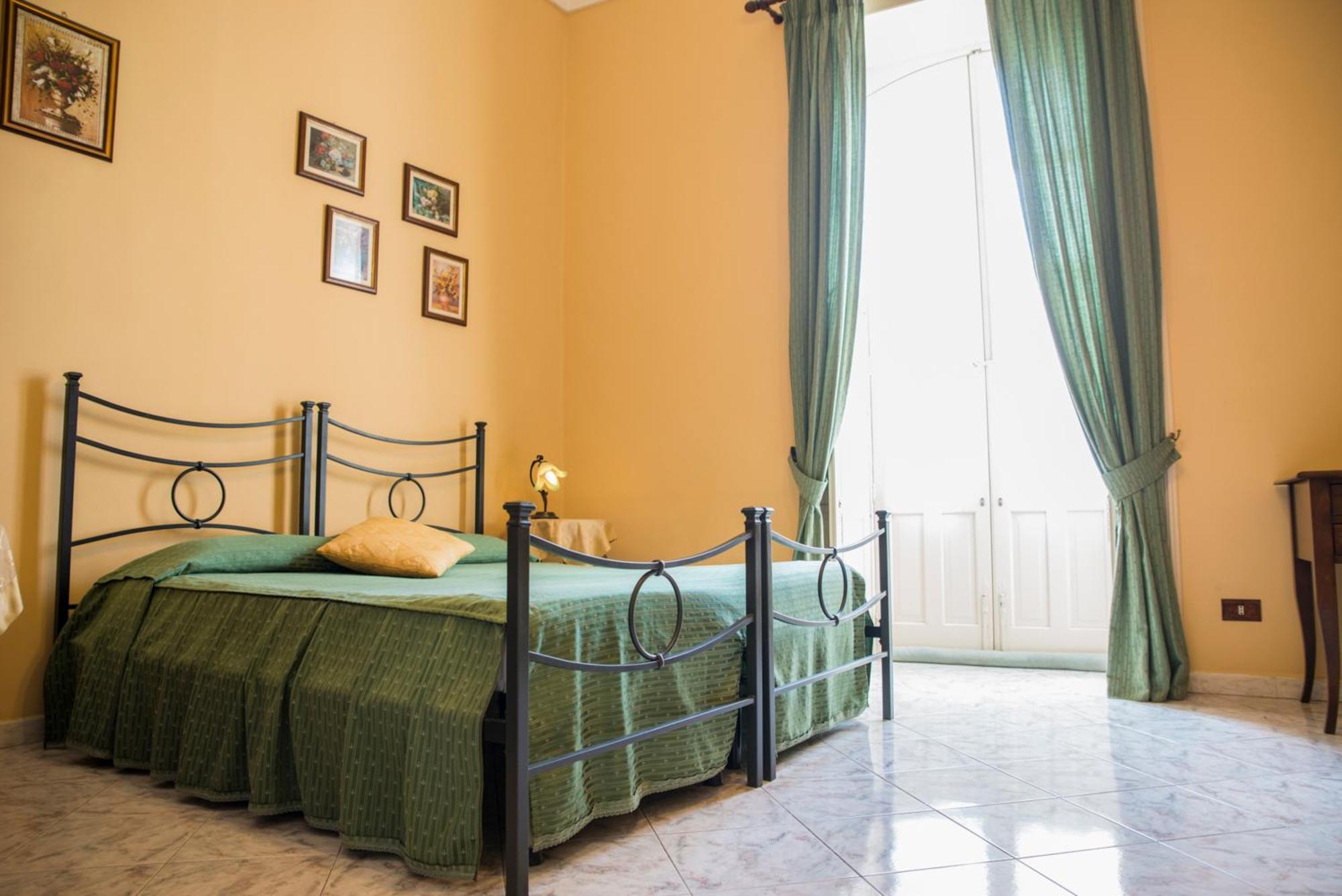 シラクーサ Sognando Ortigia Bed & Breakfast エクステリア 写真