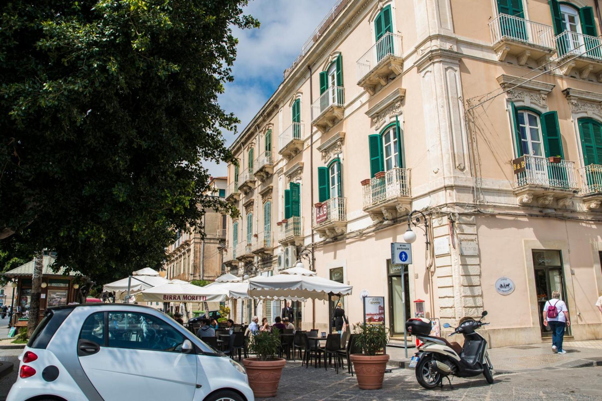 シラクーサ Sognando Ortigia Bed & Breakfast エクステリア 写真