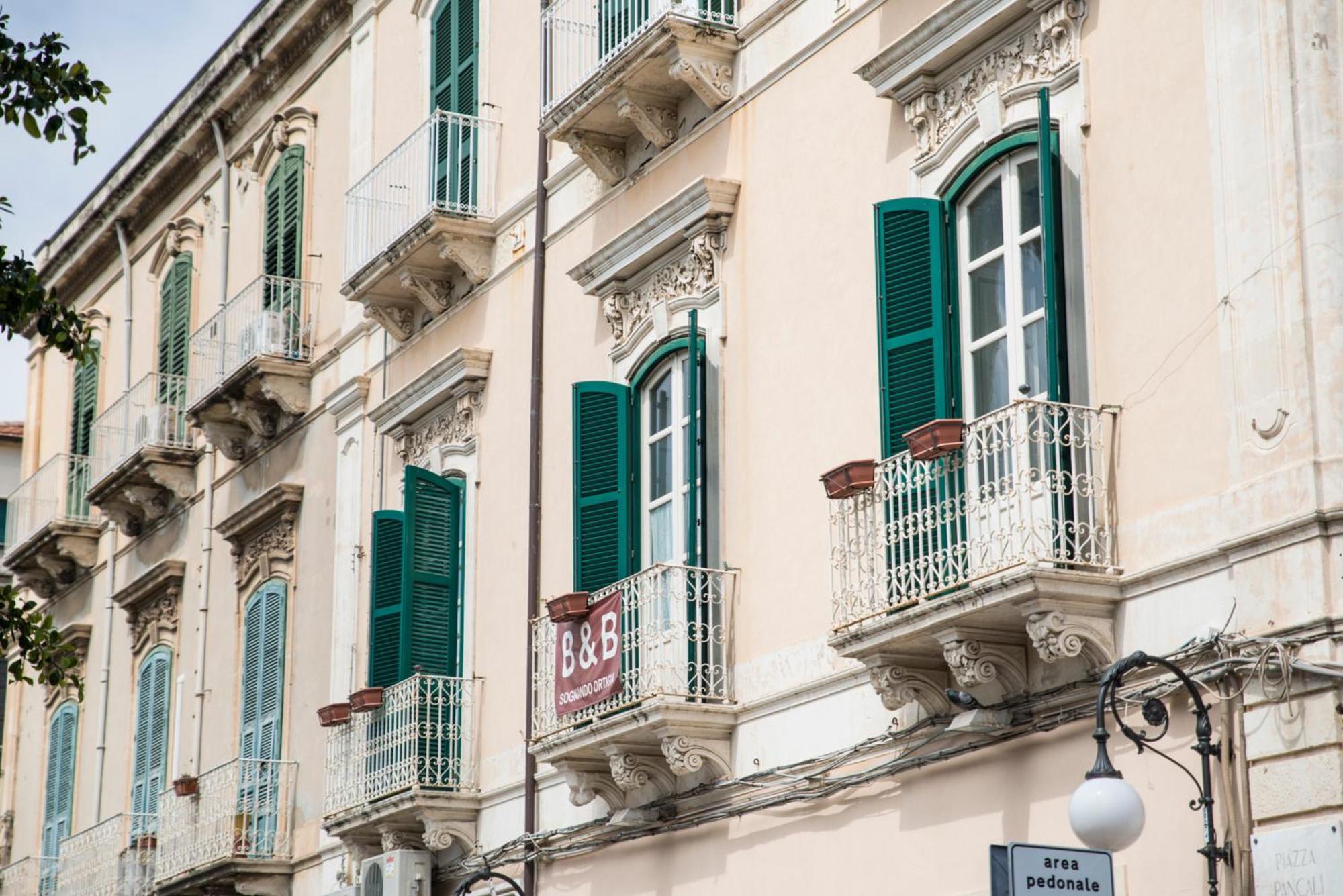 シラクーサ Sognando Ortigia Bed & Breakfast エクステリア 写真