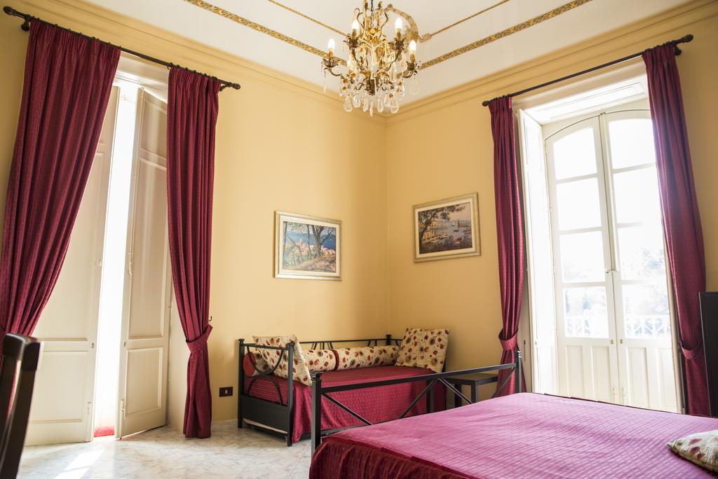 シラクーサ Sognando Ortigia Bed & Breakfast エクステリア 写真