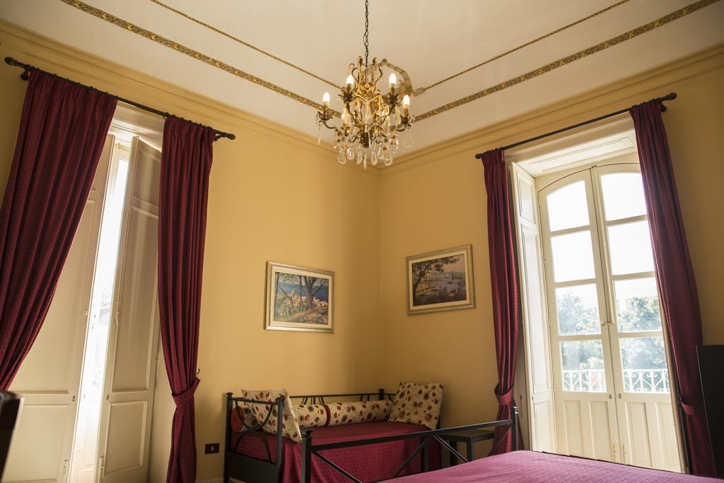 シラクーサ Sognando Ortigia Bed & Breakfast エクステリア 写真